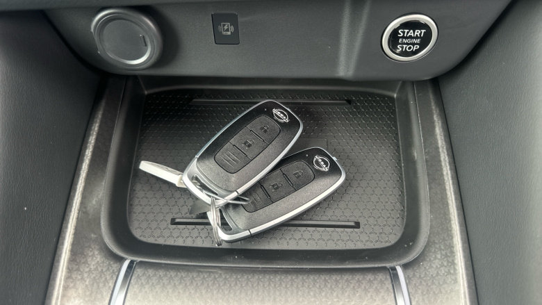 Nissan Qashqai 1.3 DiG-T MH N-Connecta 5dr Petrol Hatchback